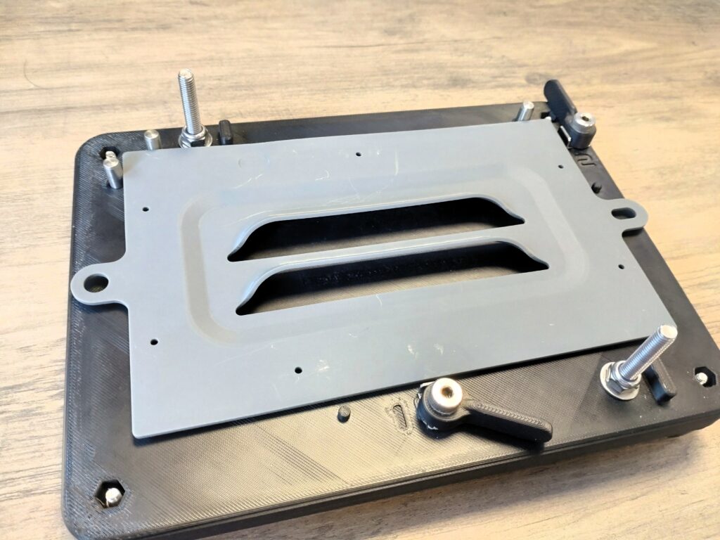 Gabarit de perçage grille entrée d'air aéronautique impression 3D — TiPi3D